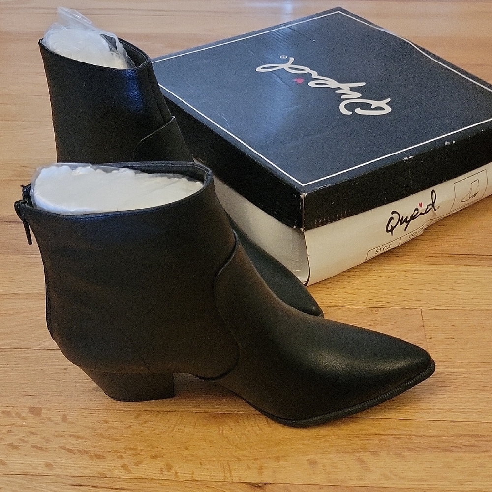 Qupid Black Ankle Booties with Stiletto Heel and Side Zipper